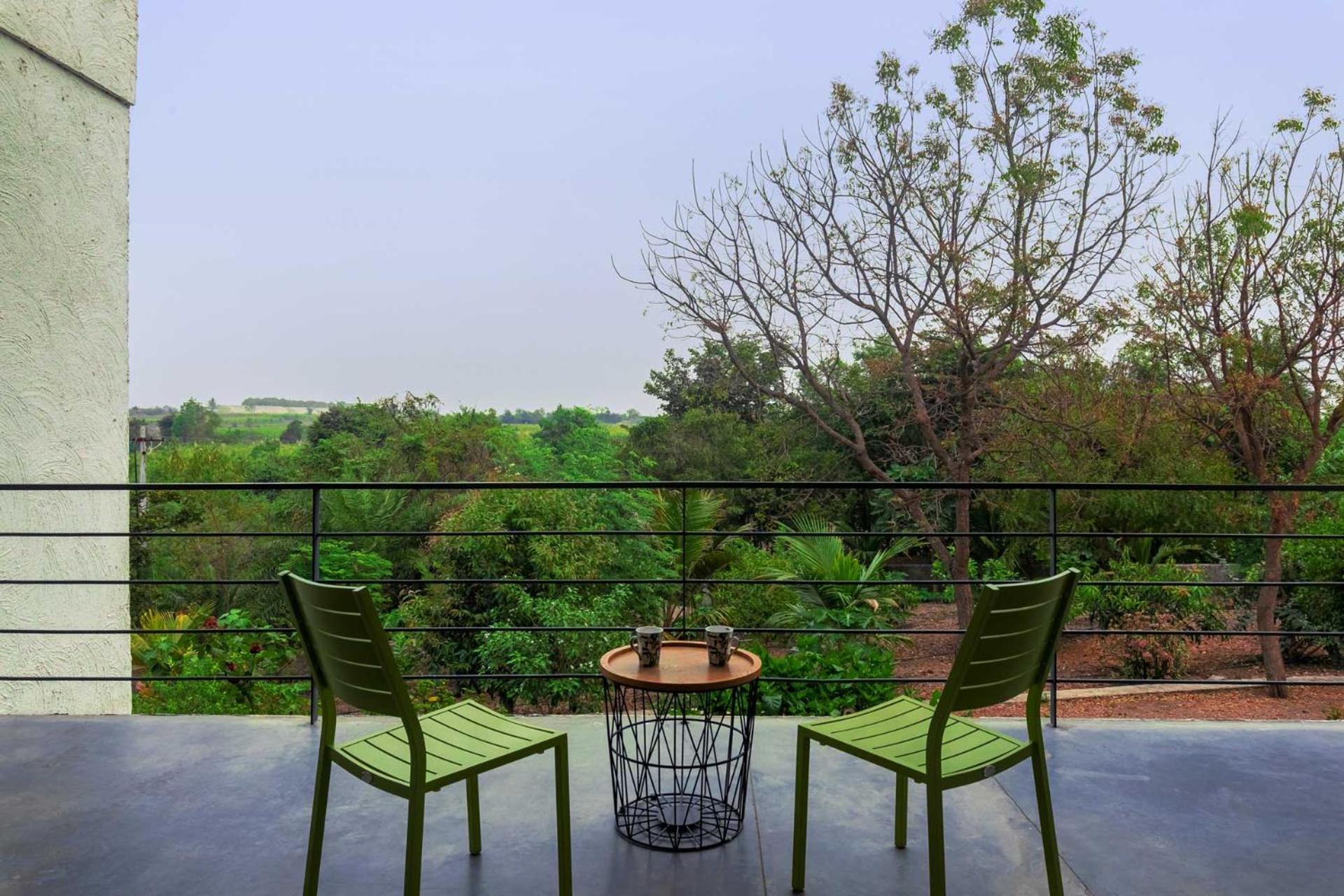 Open House By Stayvista: Nature Retreat with Pool & Expansive Lawn Shikrapur Exterior photo
